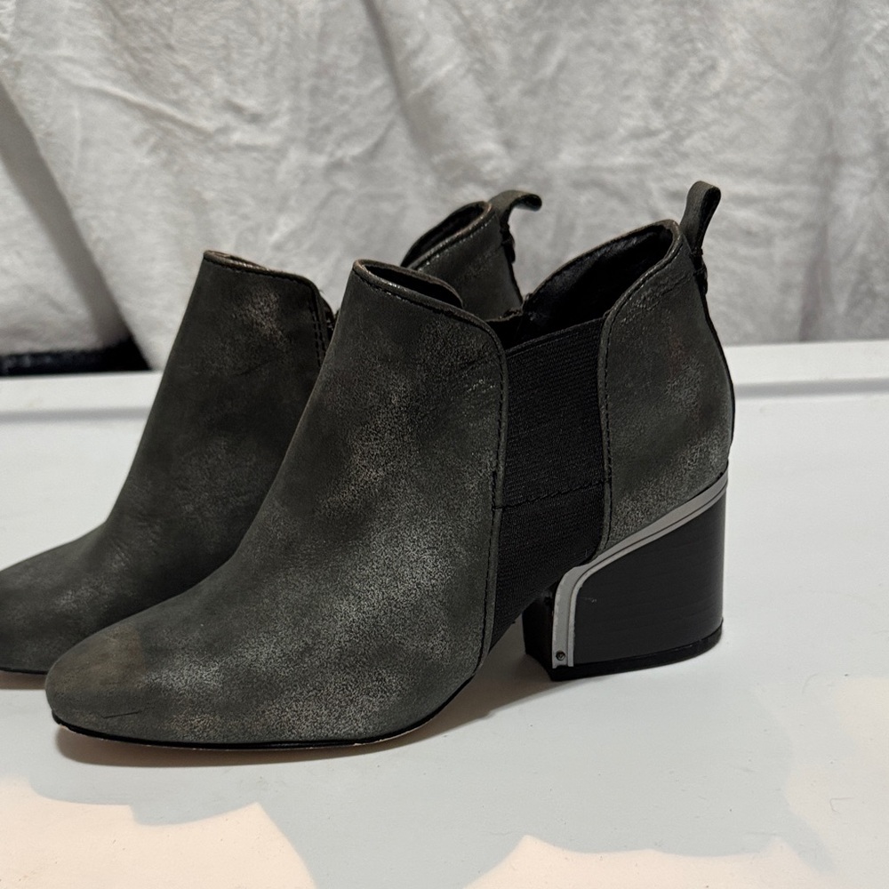 Latino Women's Gray Ankle Boots